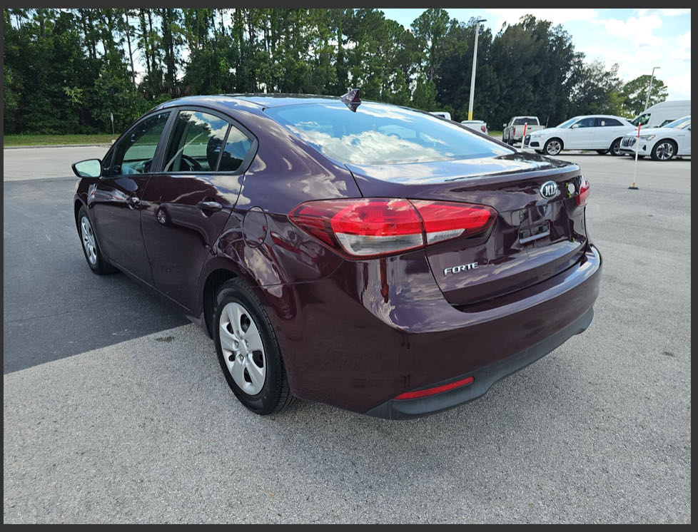 2017 Kia Forte Lx vin: 3KPFK4A78HE065009