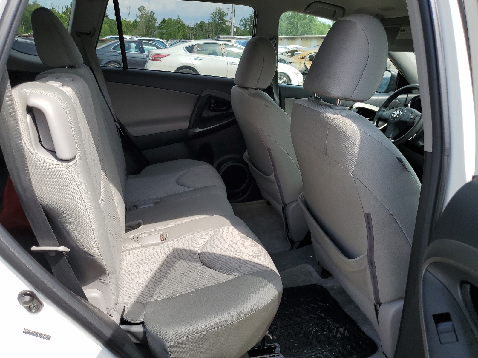 2T3BF4DV4BW160532 2011 Toyota Rav4