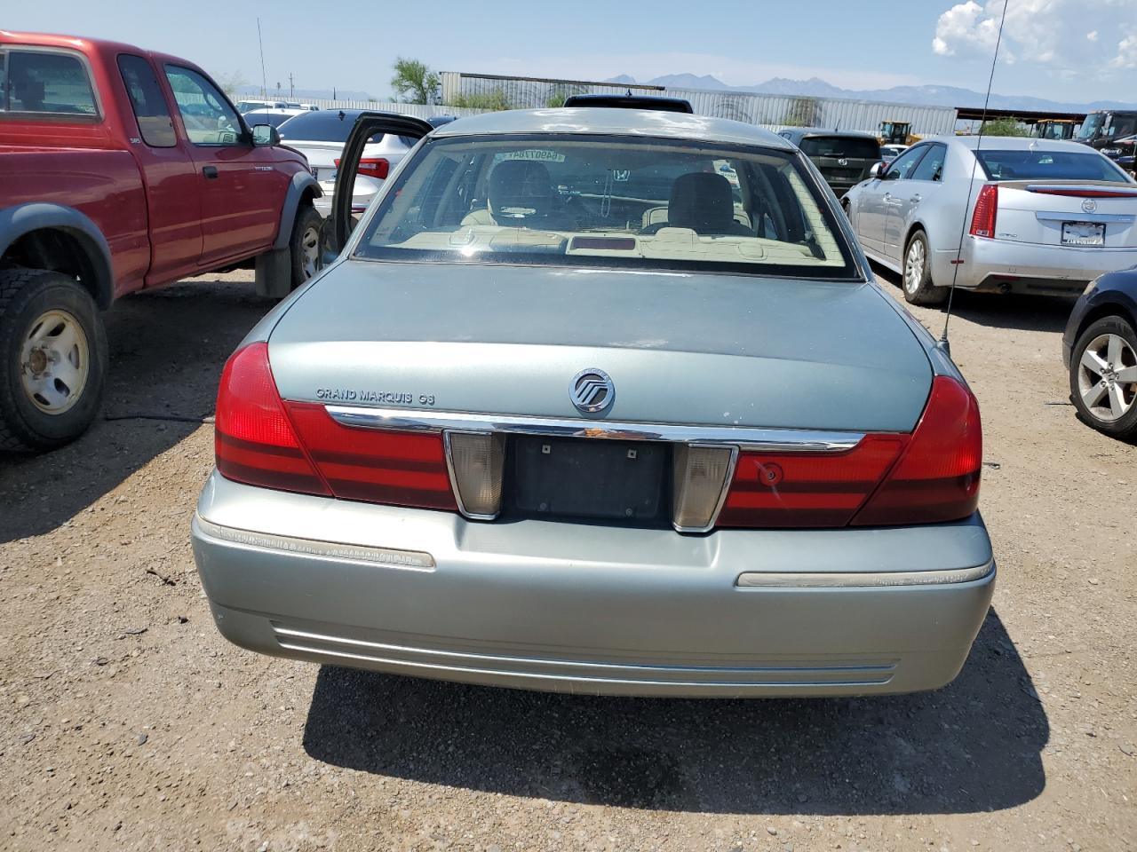 2MEFM74W95X662284 2005 Mercury Grand Marquis Gs