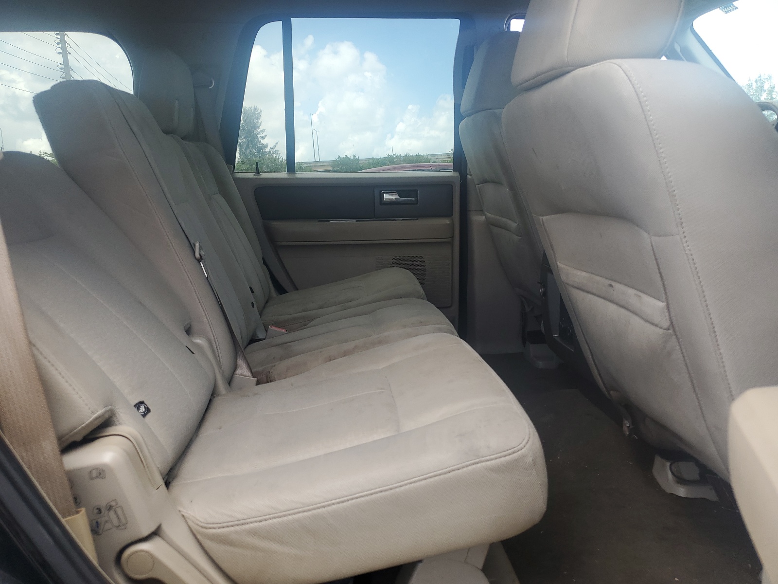 1FMFU15557LA56402 2007 Ford Expedition Xlt