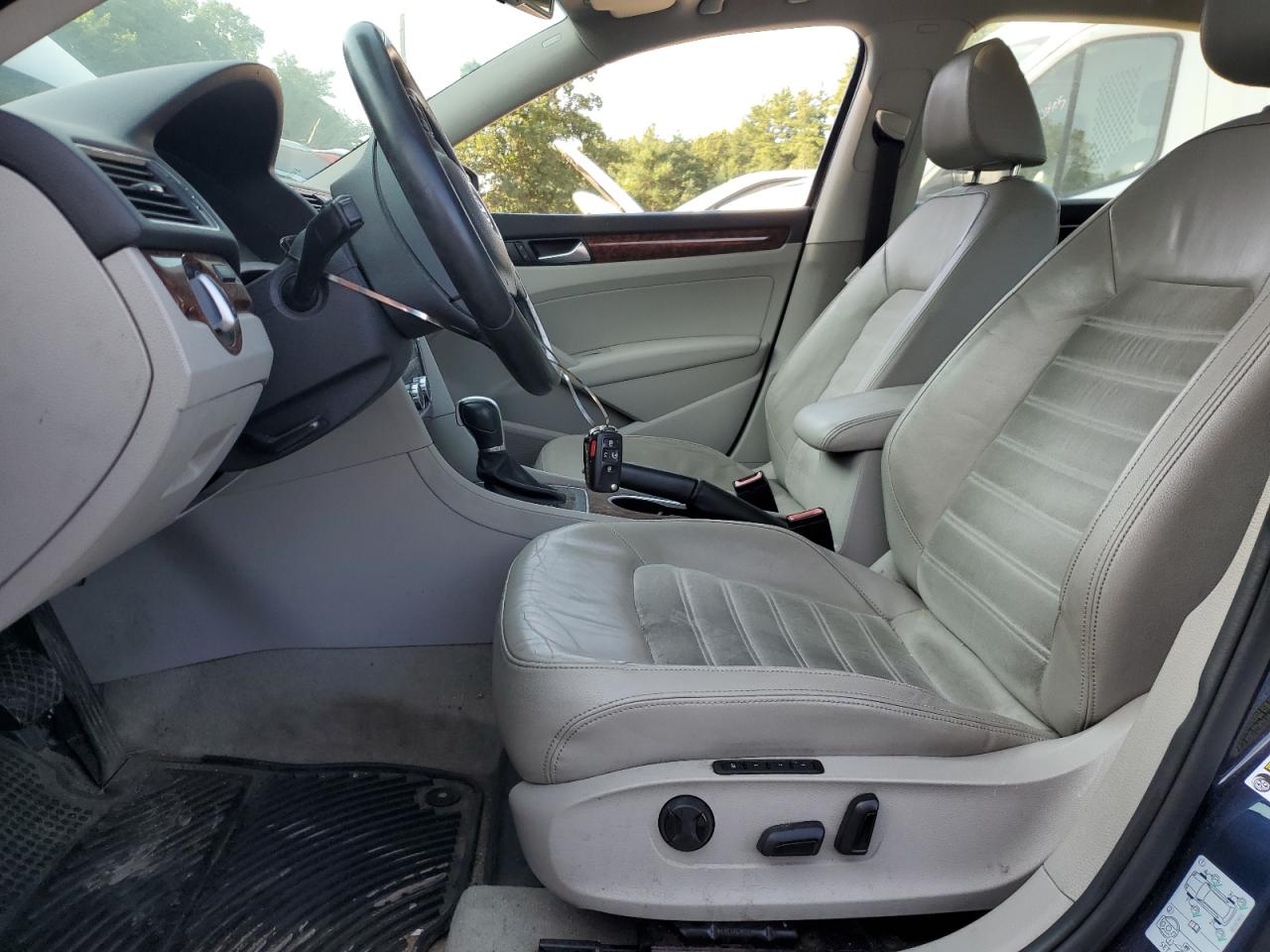 2013 Volkswagen Passat Sel VIN: 1VWCN7A36DC004345 Lot: 64500524