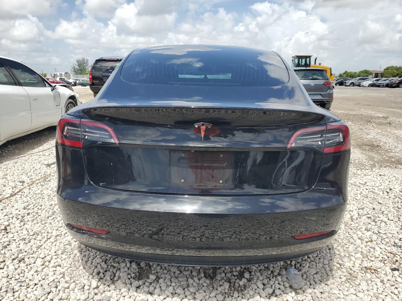 2018 Tesla Model 3 VIN: 5YJ3E1EA8JF070421 Lot: 64280734