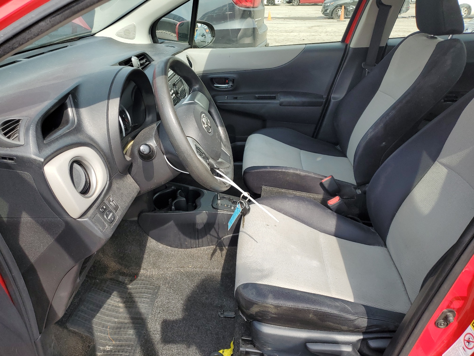 JTDKTUD3XCD526127 2012 Toyota Yaris