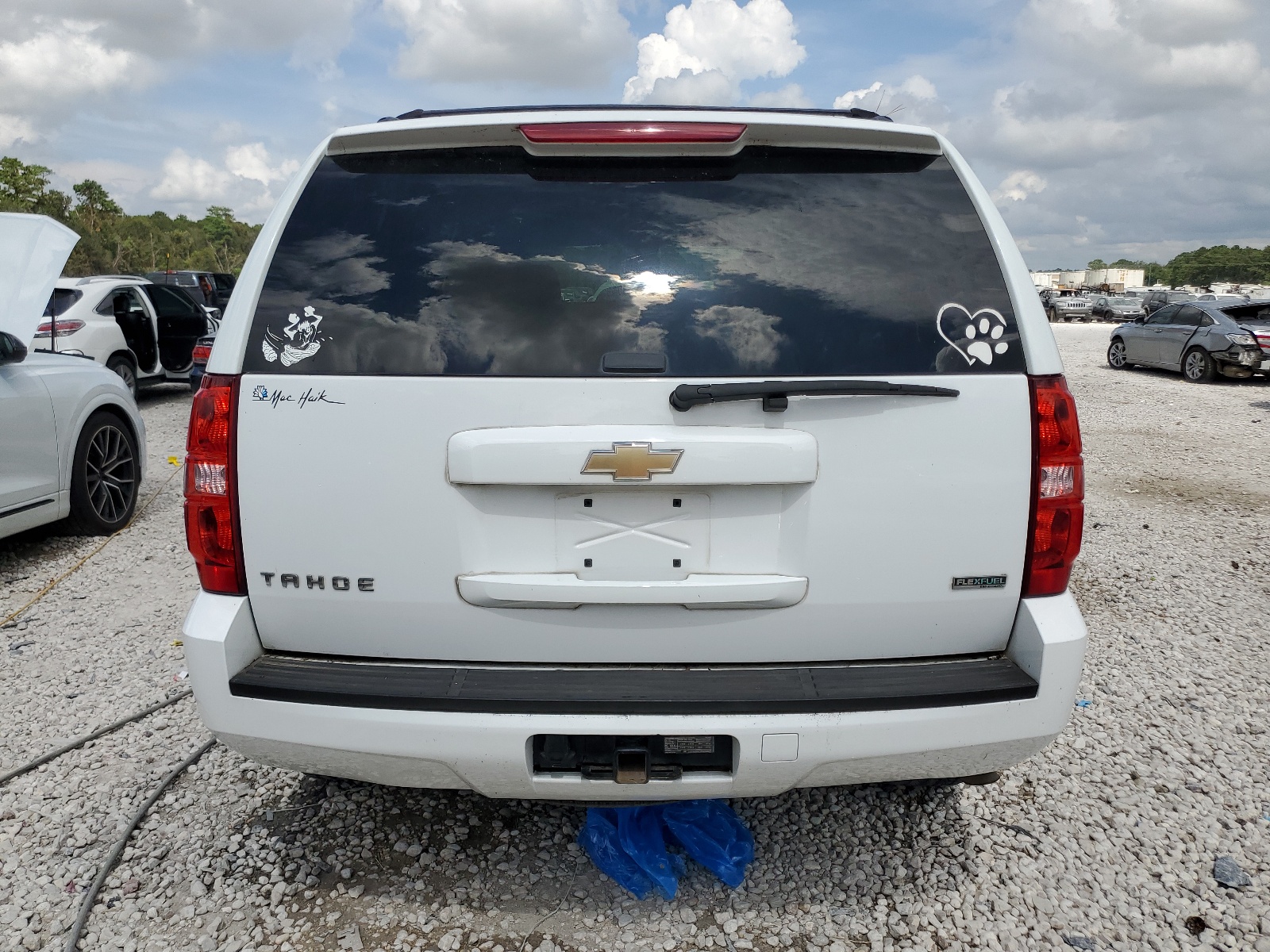 1GNSCAE04BR374146 2011 Chevrolet Tahoe C1500 Ls