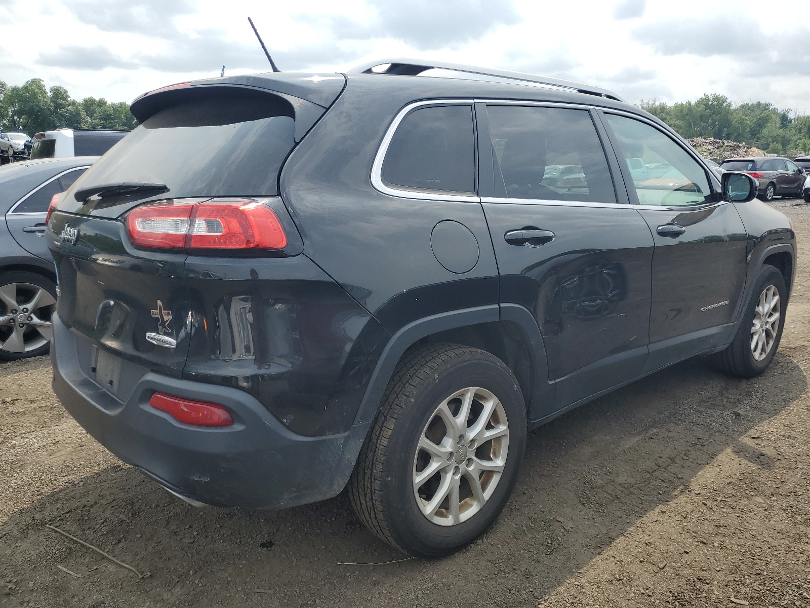 2015 Jeep Cherokee Latitude vin: 1C4PJMCS0FW725023