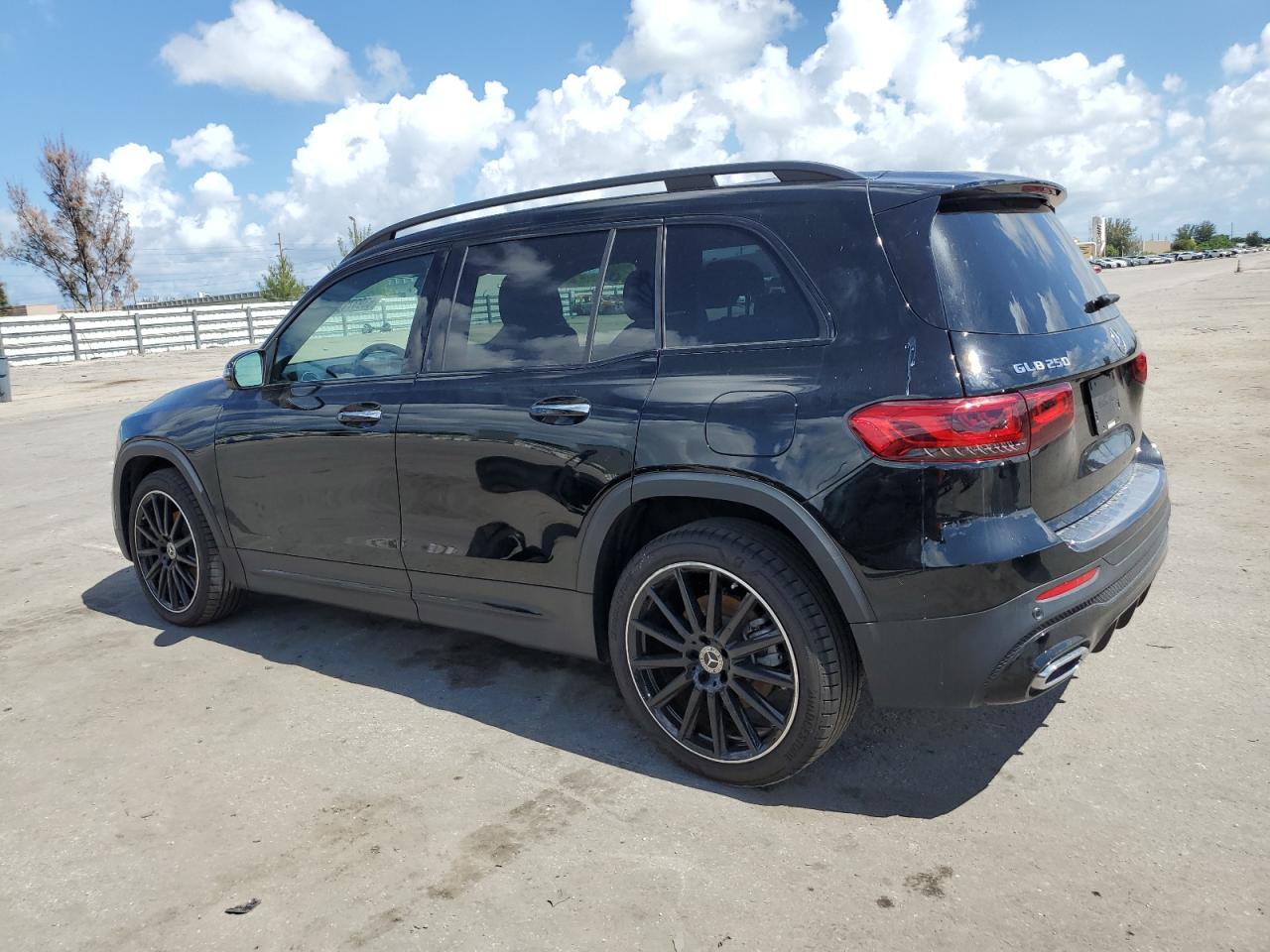 2023 Mercedes-Benz GLB - Image 2