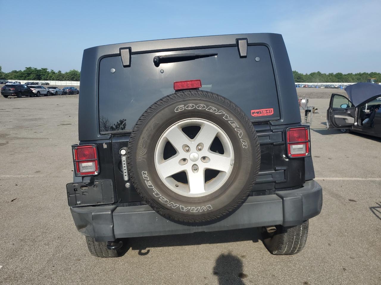 1C4BJWDG0JL811667 2018 Jeep Wrangler Unlimited Sport