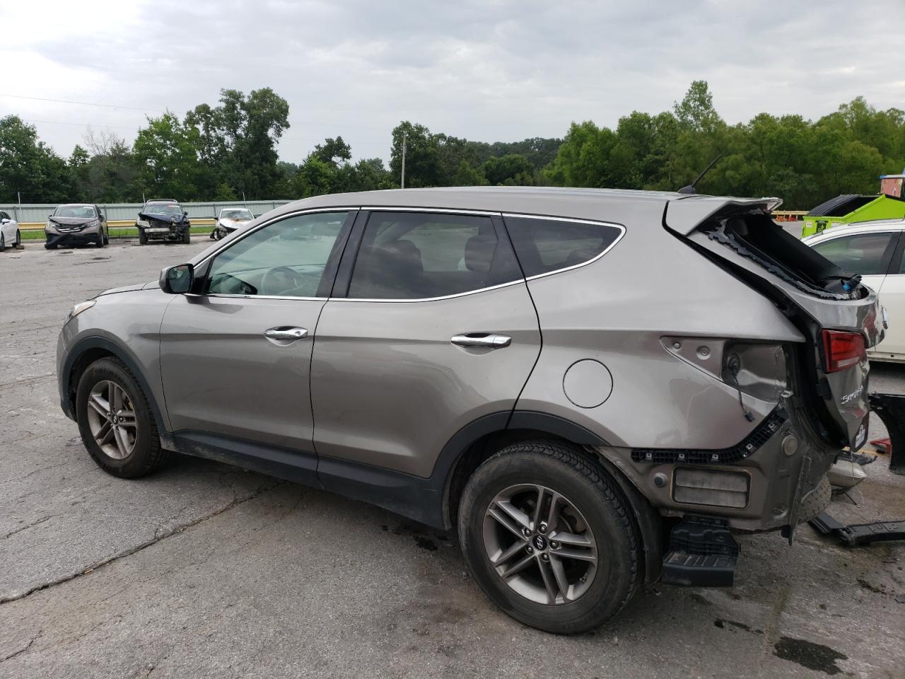 5NMZT3LB5JH081656 2018 HYUNDAI SANTA FE - Image 2