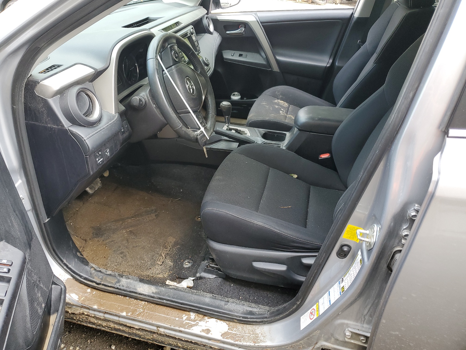 2T3RFREV0GW520168 2016 Toyota Rav4 Xle