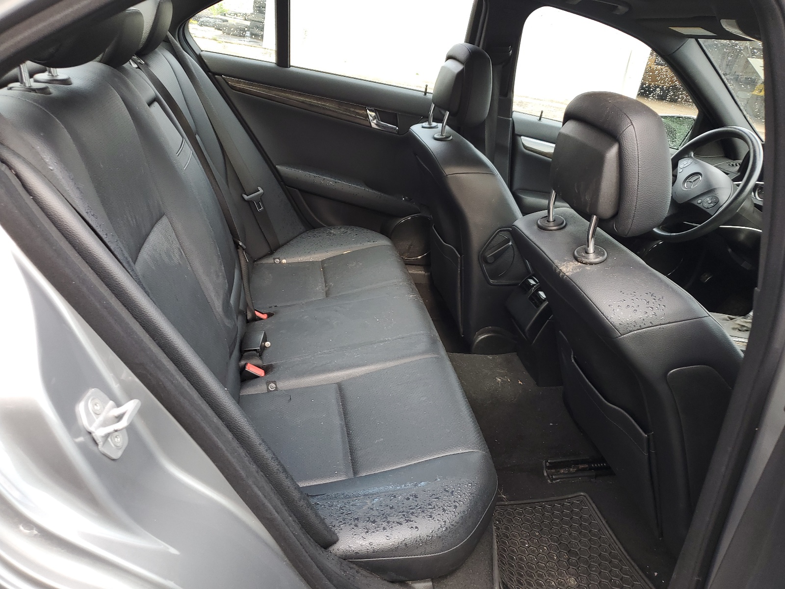 WDDGF8BB3AF518389 2010 Mercedes-Benz C 300 4Matic