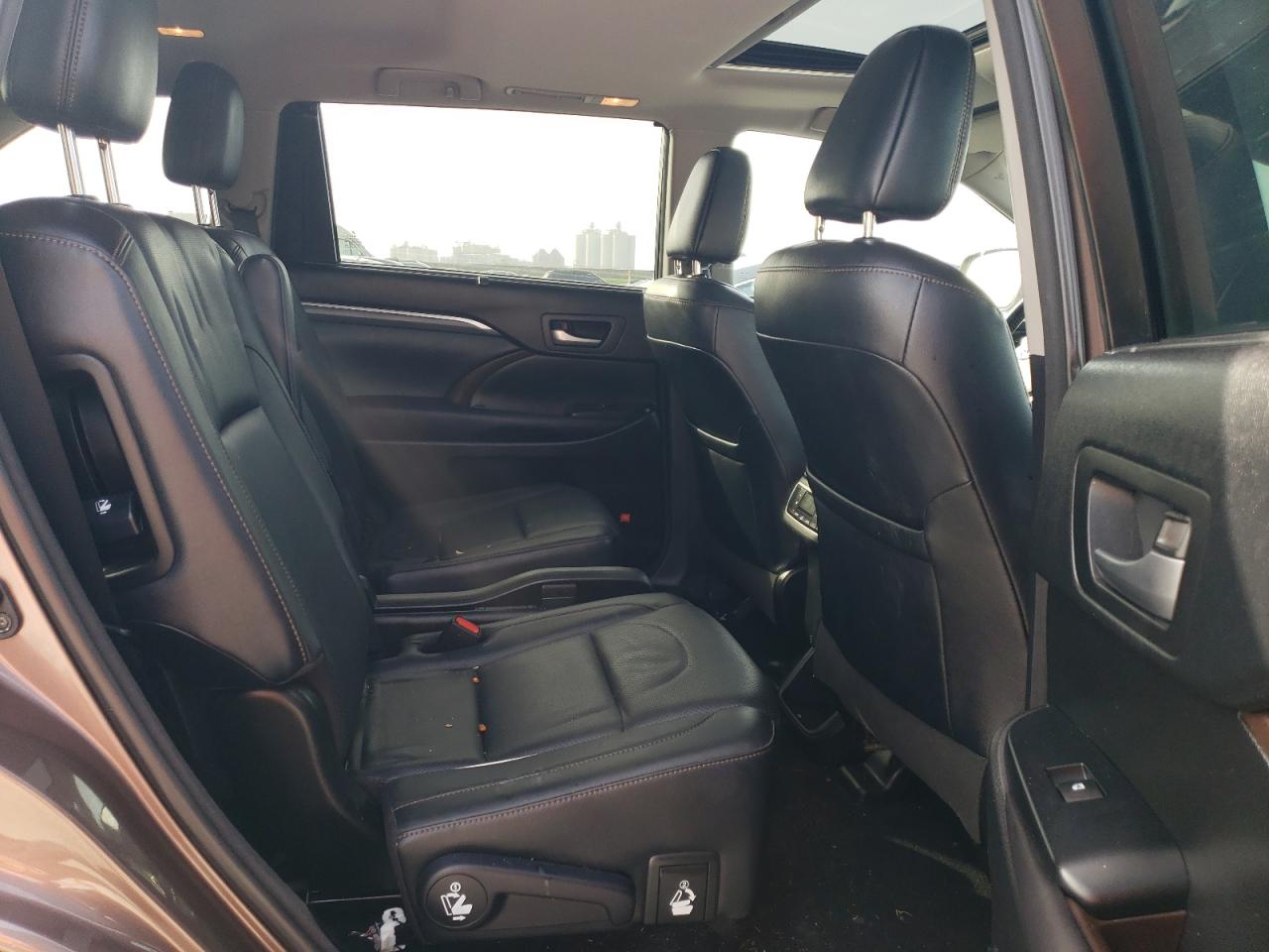 2017 Toyota Highlander Limited VIN: 5TDYZRFH7HS196876 Lot: 64324304