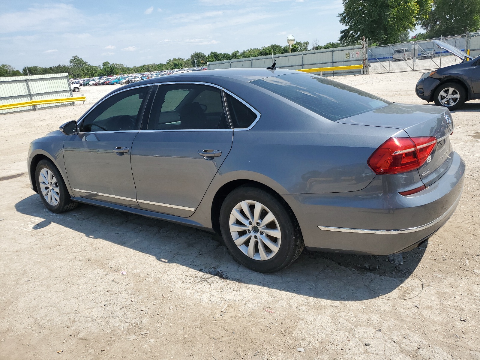 2016 Volkswagen Passat S vin: 1VWAT7A38GC057484