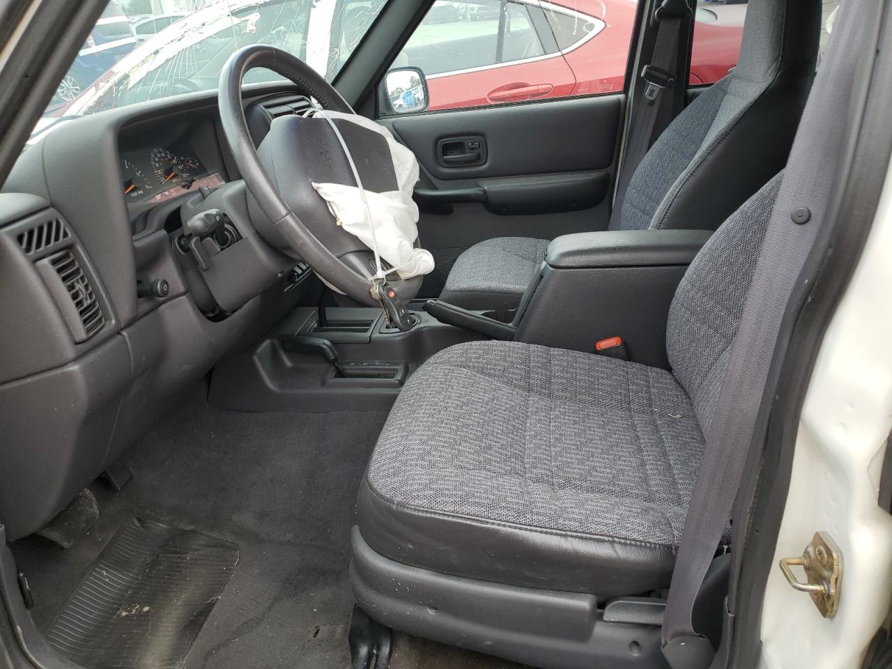 2000 Jeep Cherokee Sport VIN: 1J4FF48SXYL160297 Lot: 64478104