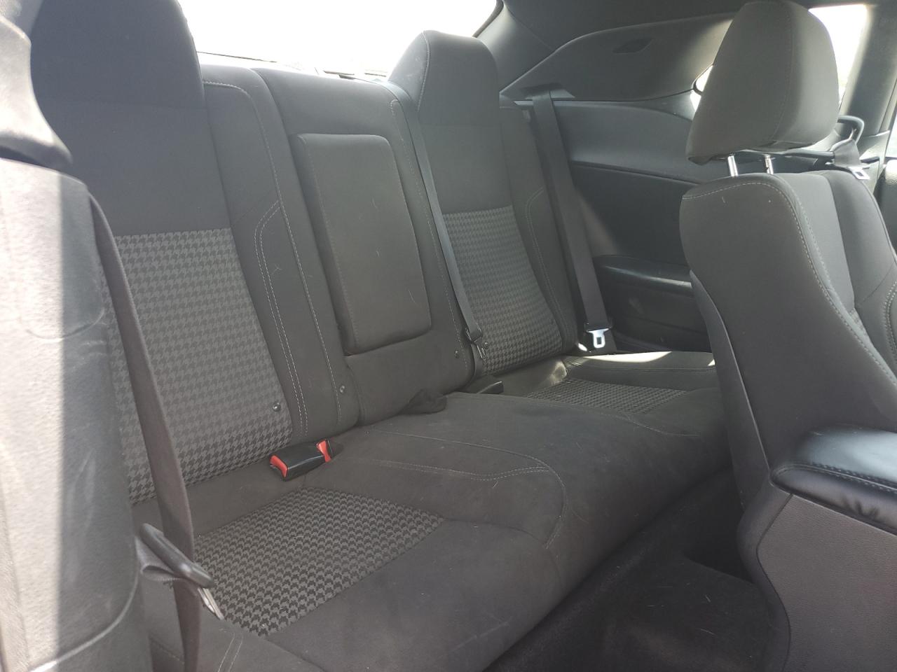 2C3CDZAG2FH739817 2015 Dodge Challenger Sxt