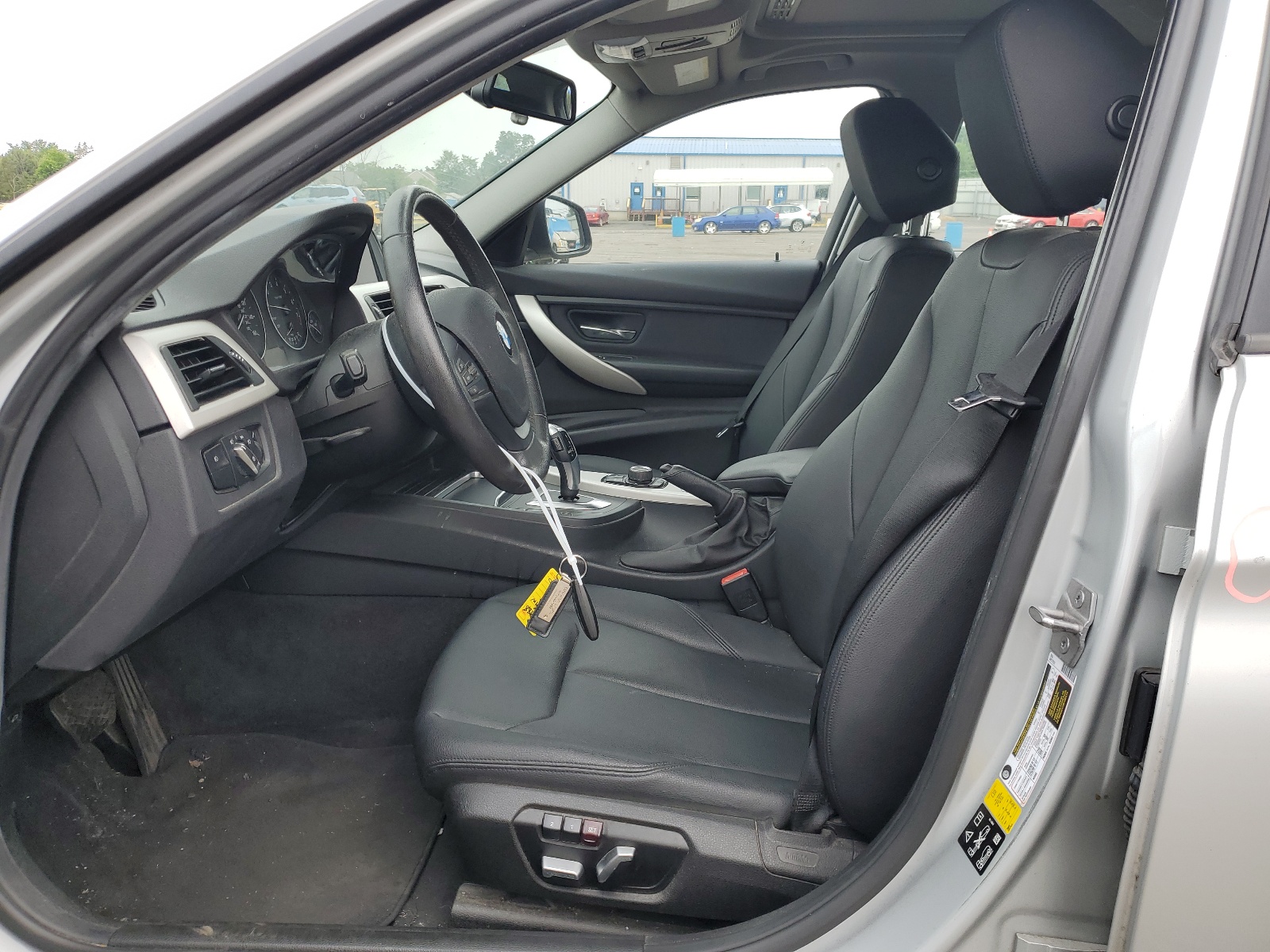 WBA8E5G5XGNU20443 2016 BMW 320 Xi