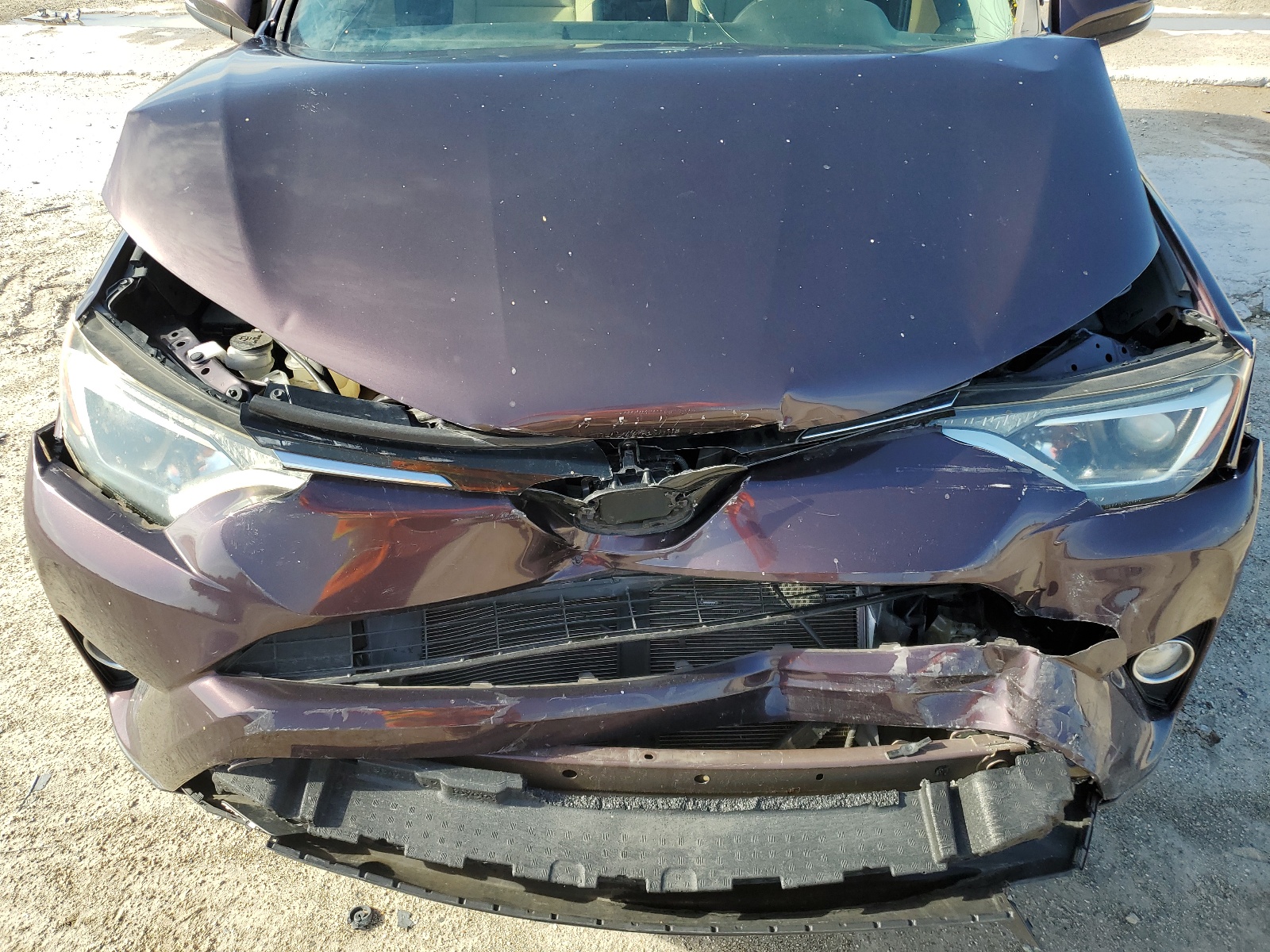 2T3WFREV0HW370017 2017 Toyota Rav4 Xle