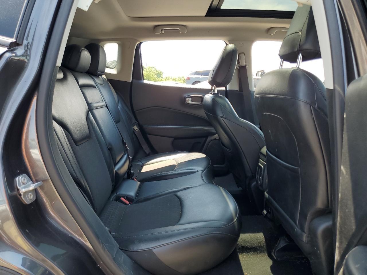 2019 Jeep Compass Latitude VIN: 3C4NJDBB8KT598966 Lot: 63145414