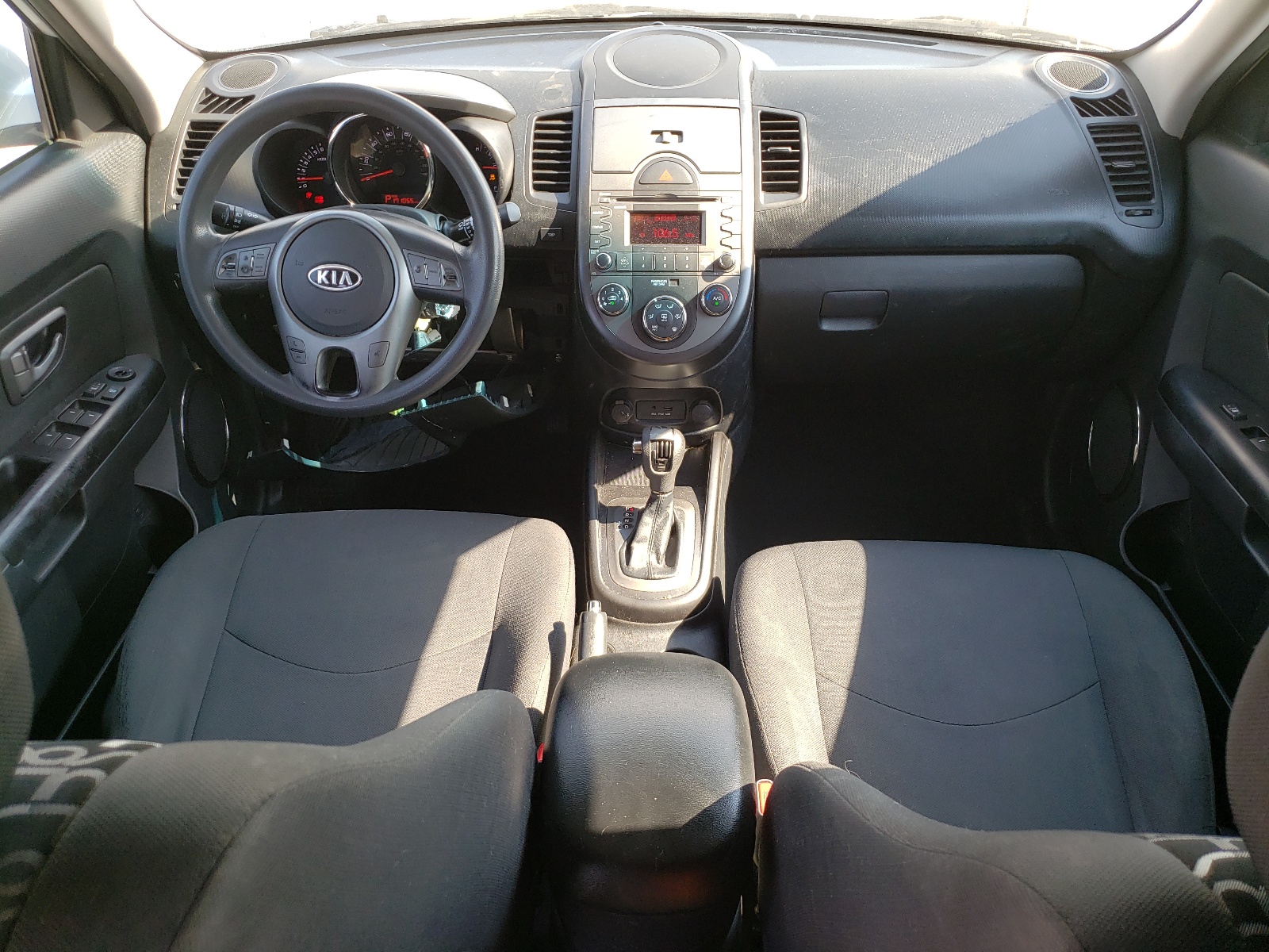 KNDJT2A27B7331319 2011 Kia Soul +