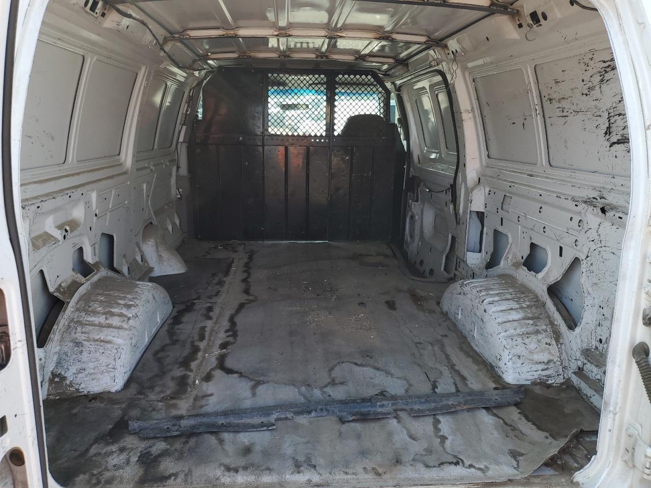 2000 Ford Econoline E150 Van VIN: 1FTRE14W9YHB00057 Lot: 62464854