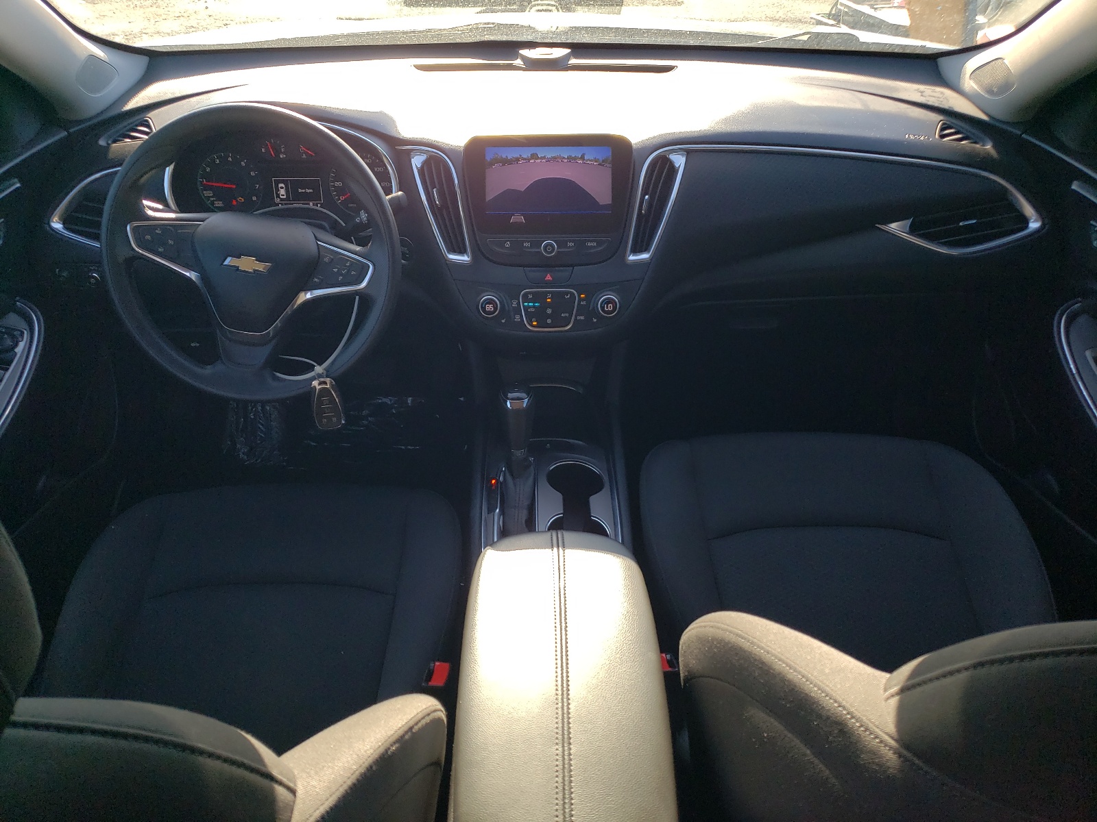 1G1ZD5STXKF165398 2019 Chevrolet Malibu Lt