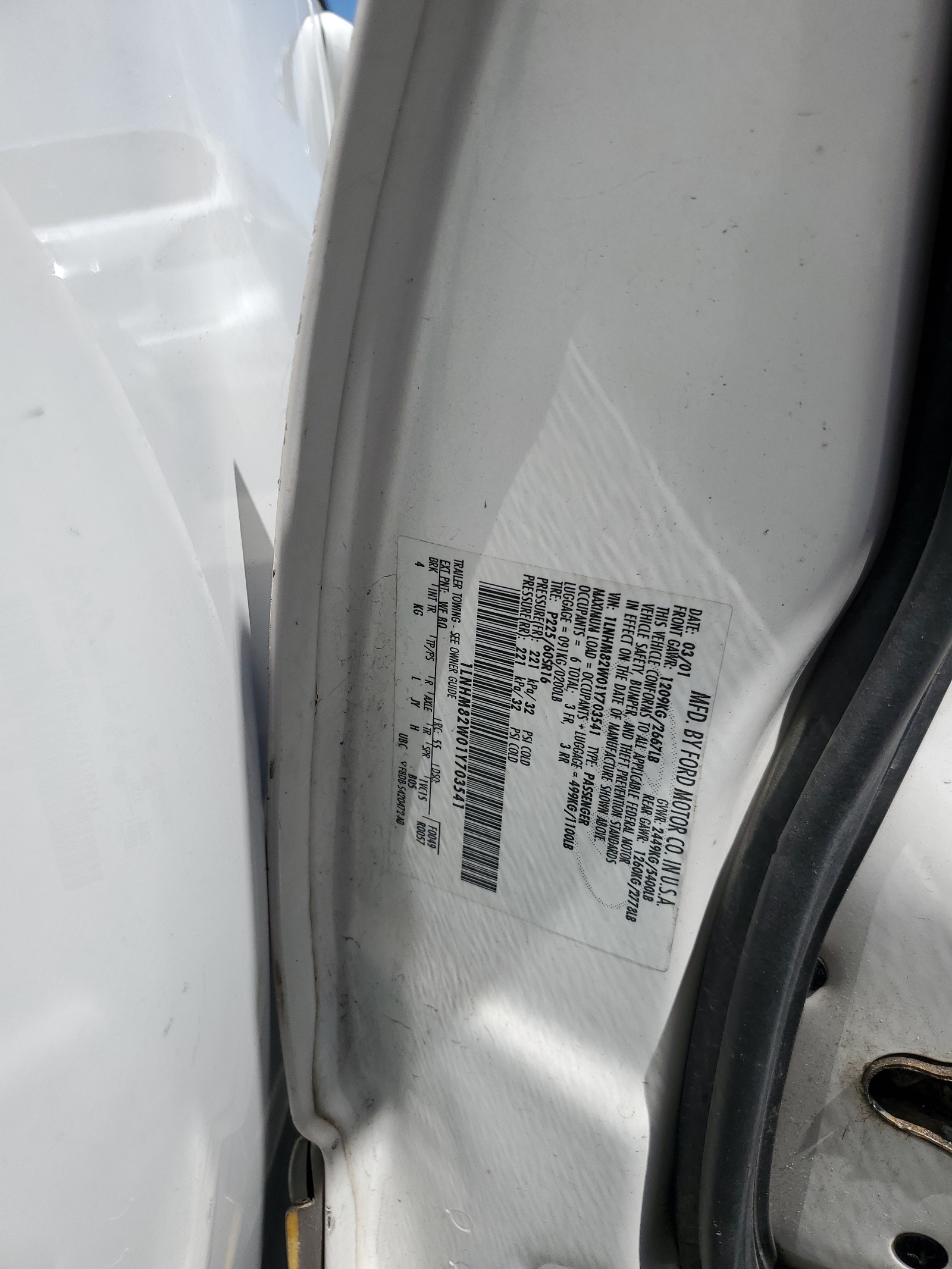 1LNHM82W01Y703541 2001 Lincoln Town Car Signature