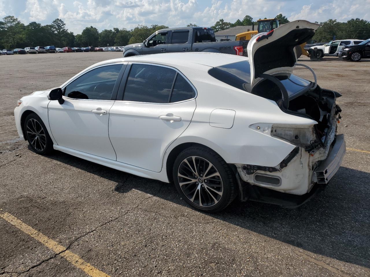 JTNB11HK8J3019070 2018 TOYOTA CAMRY - Image 2