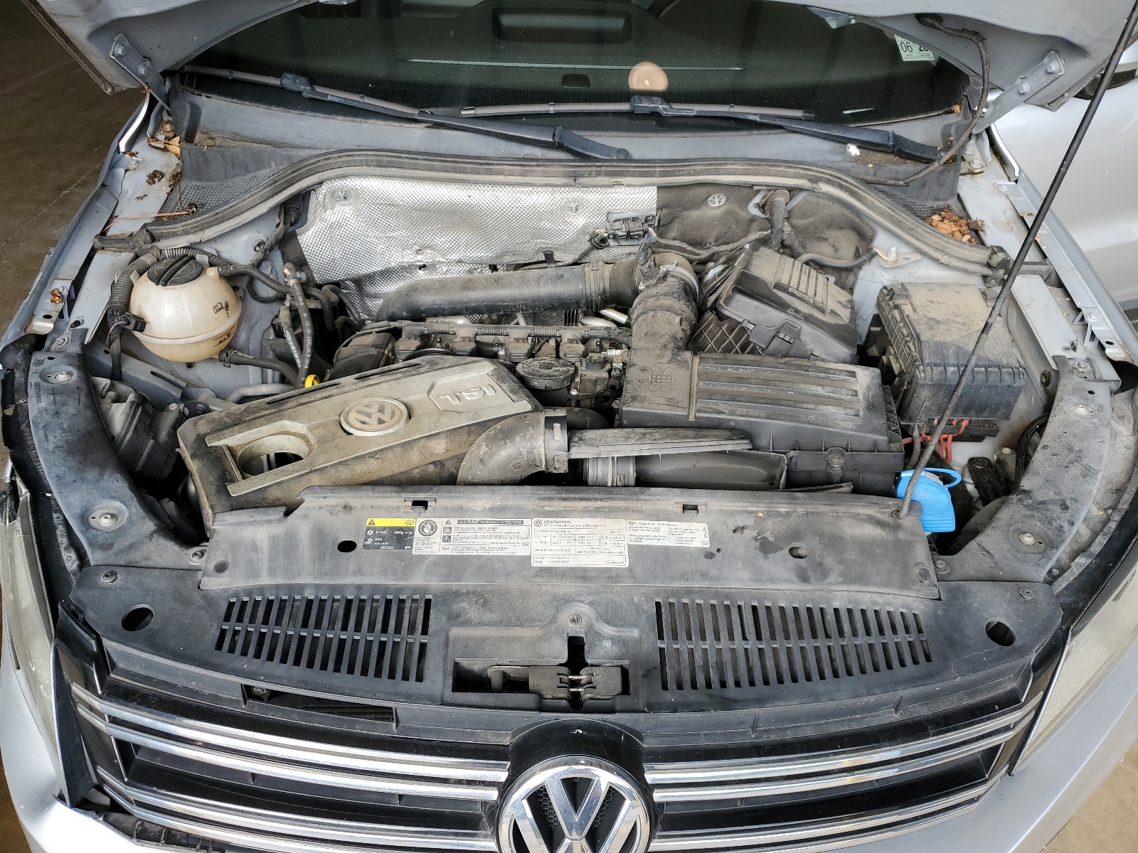 WVGRV7AX4HW504200 2017 Volkswagen Tiguan Wolfsburg