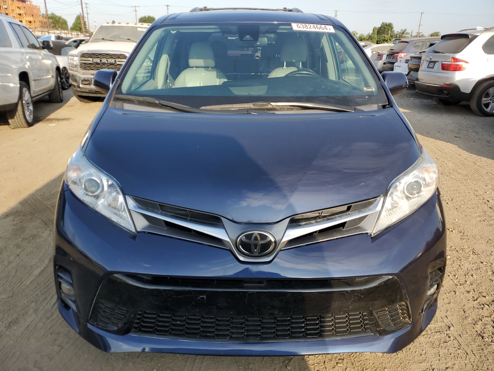 2018 Toyota Sienna Xle vin: 5TDYZ3DC9JS914924