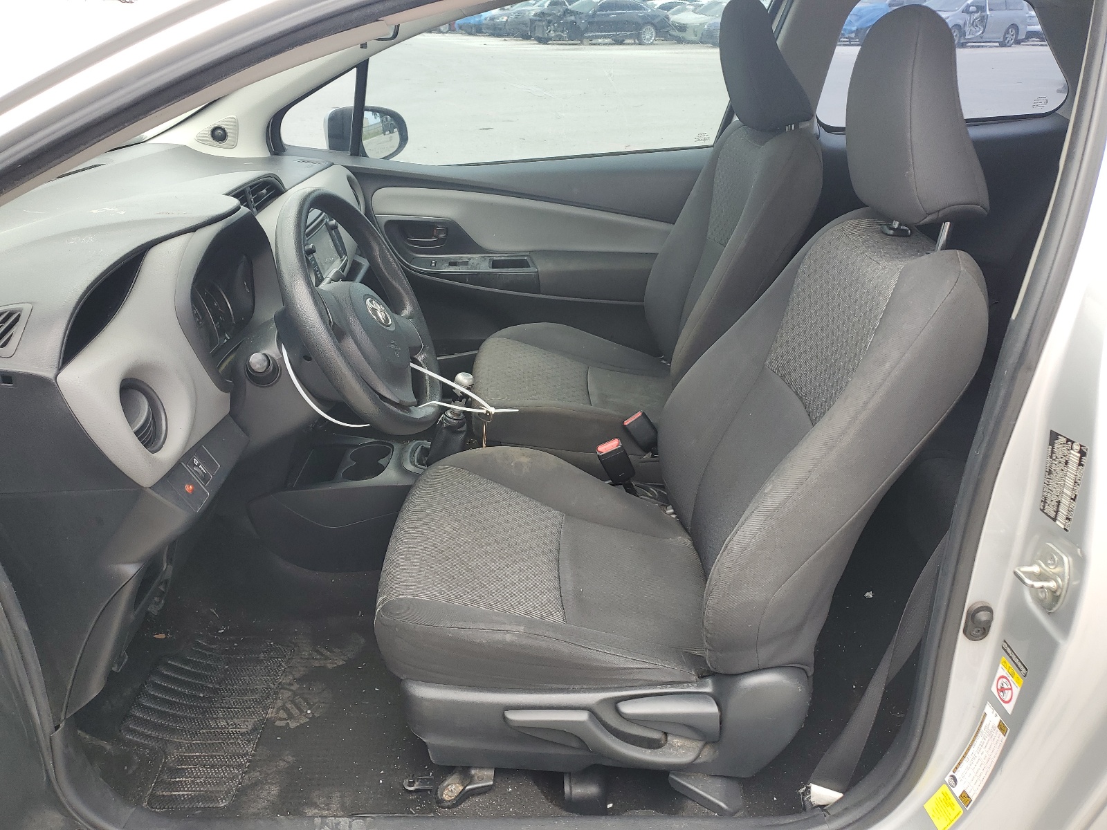 VNKJTUD3XFA028891 2015 Toyota Yaris