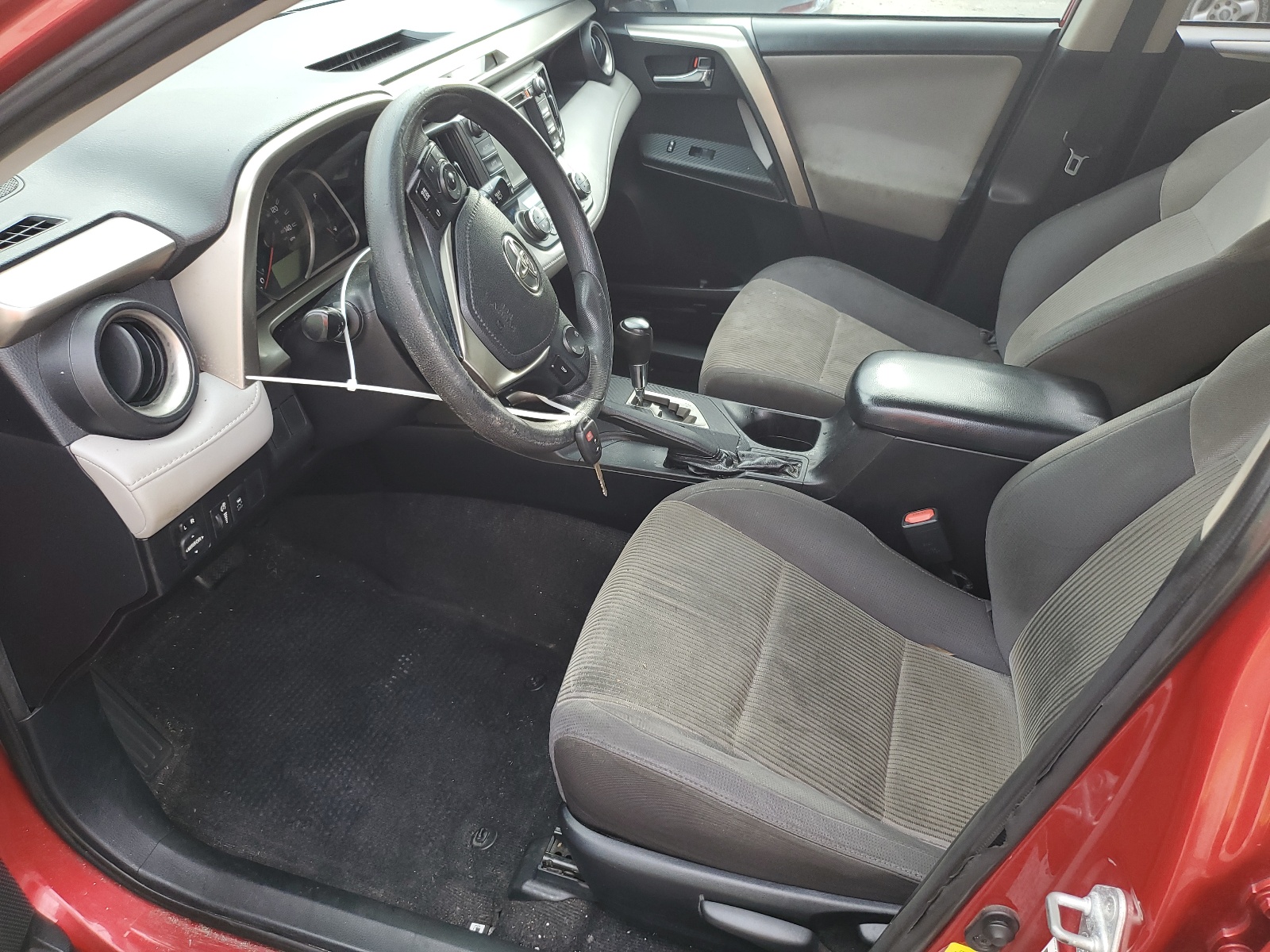 JTMWFREV7FJ057185 2015 Toyota Rav4 Xle