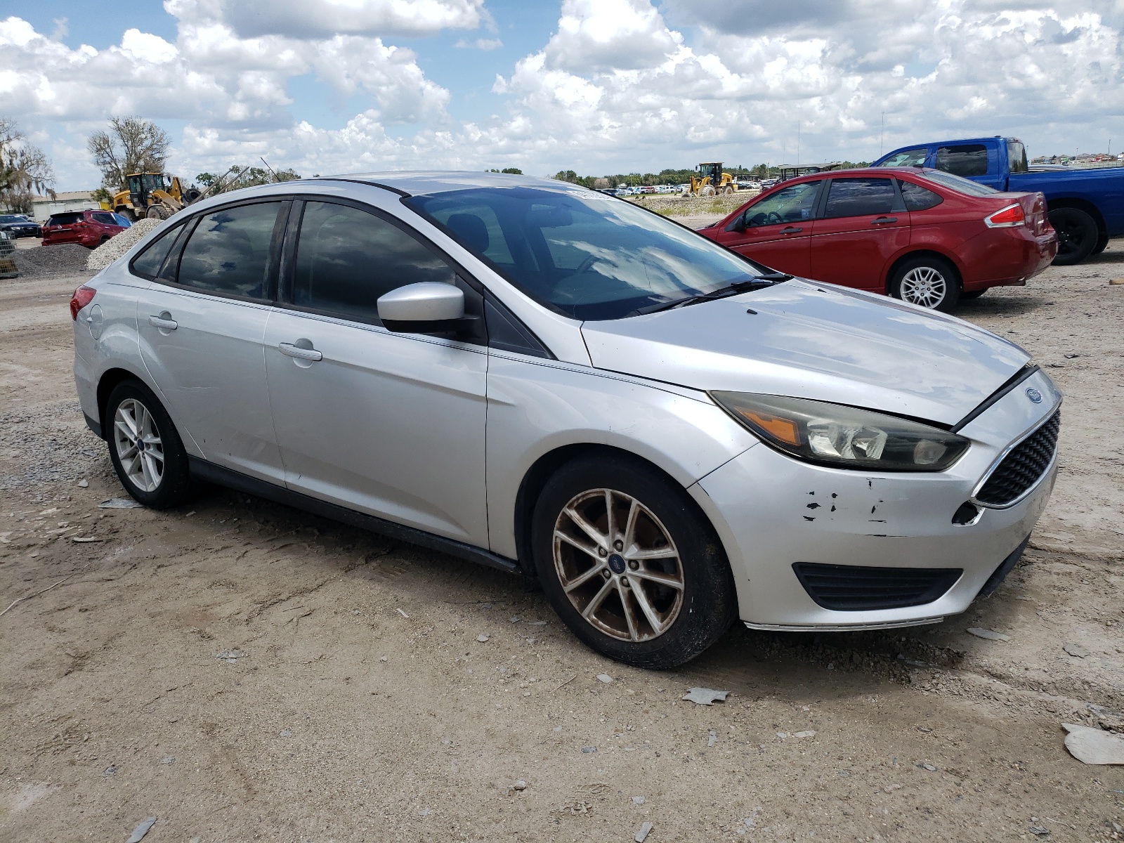 2018 Ford Focus Se vin: 1FADP3F23JL266187