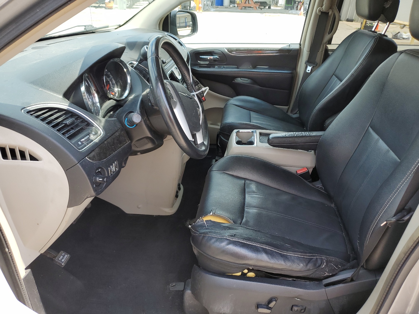 2C4RC1BG1ER215561 2014 Chrysler Town & Country Touring