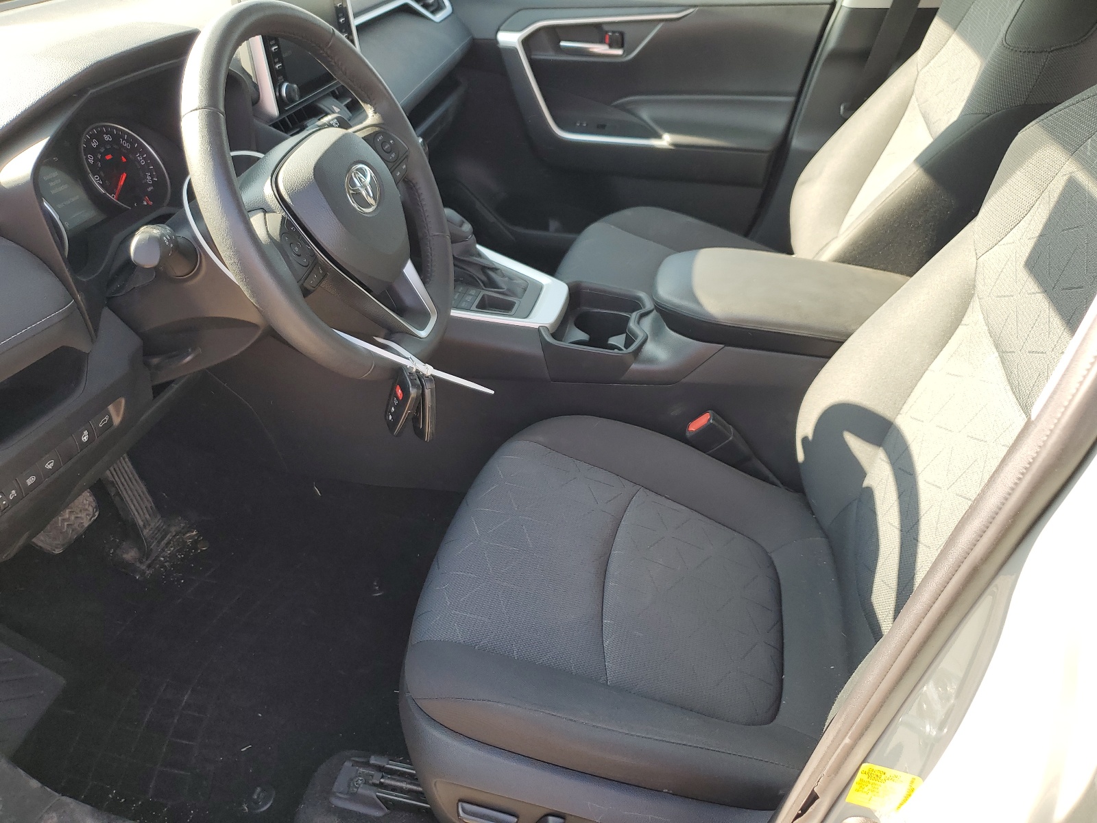 2T3P1RFV7MW176404 2021 Toyota Rav4 Xle