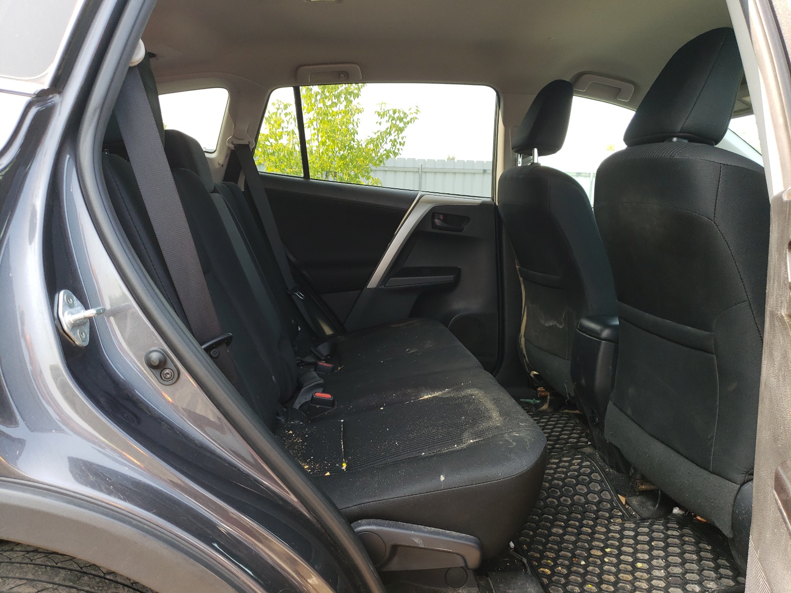 2T3ZFREV9HW366352 2017 Toyota Rav4 Le