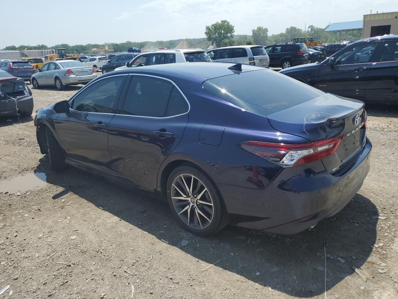 4T1F31AK3MU569460 2021 TOYOTA CAMRY - Image 2