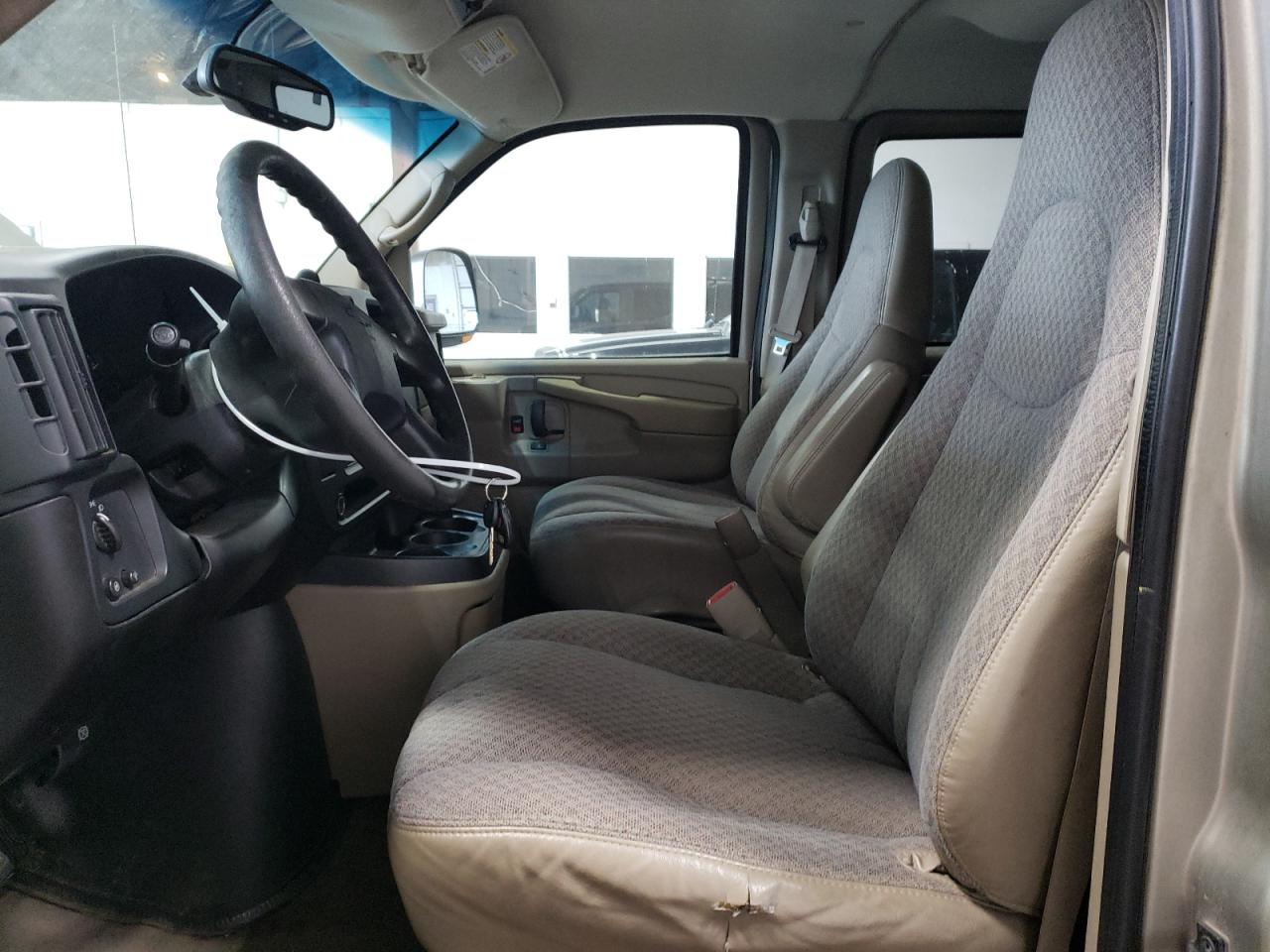 2004 Chevrolet Express G1500 VIN: 1GNFG15T241120422 Lot: 62349594