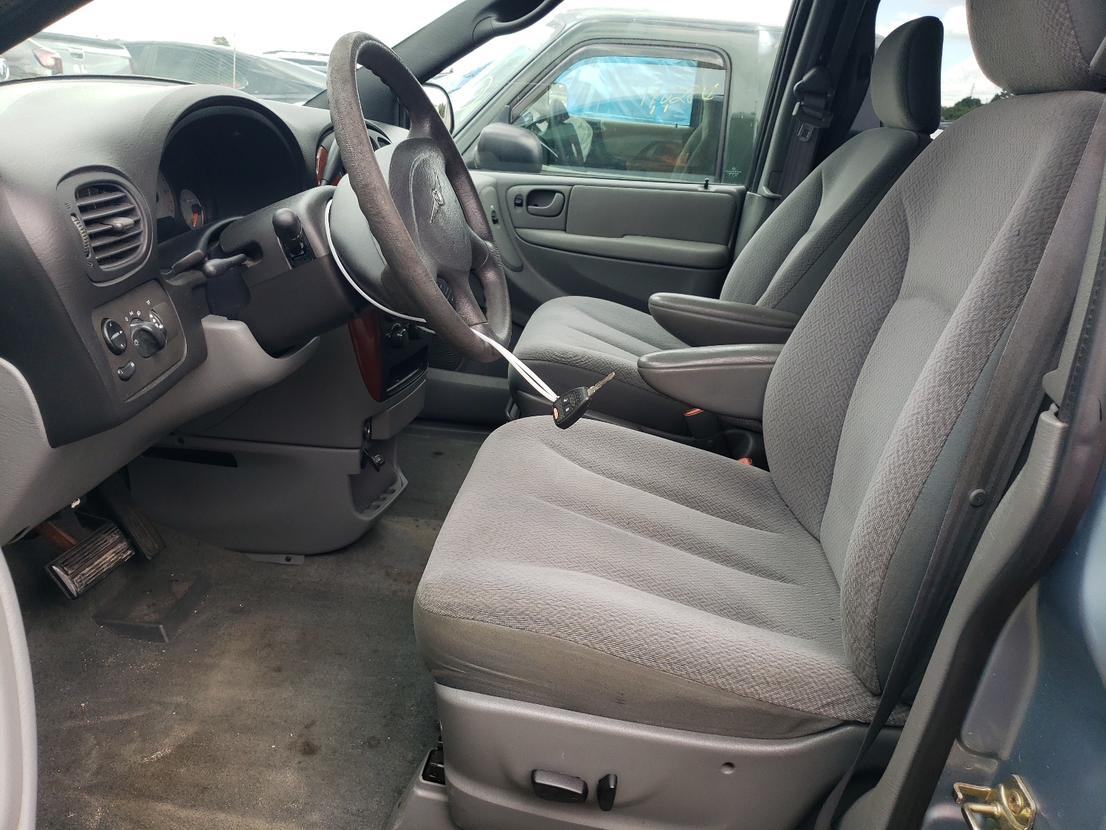 2C4GP44R85R166855 2005 Chrysler Town & Country Lx