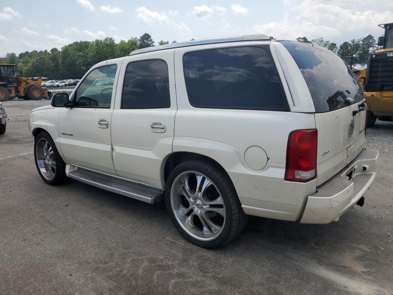 2005 Cadillac Escalade - Image 2