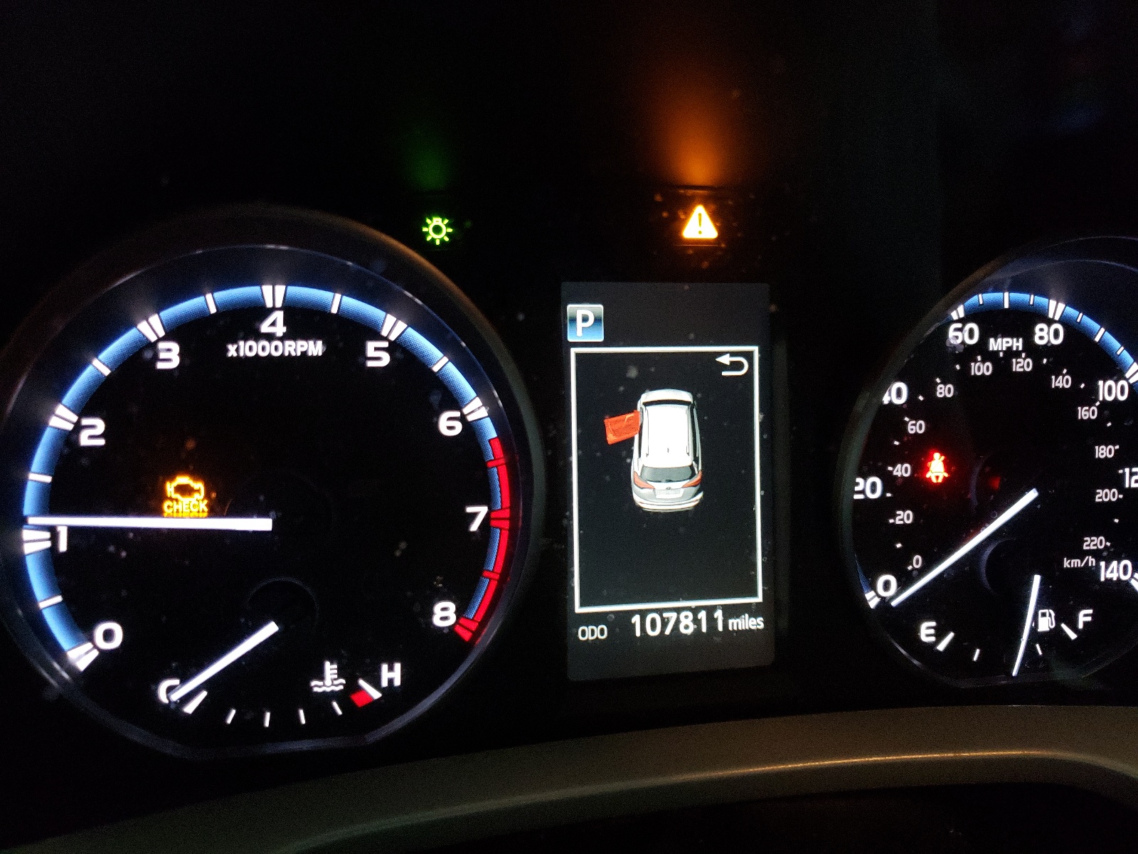 2T3ZFREV0HW370094 2017 Toyota Rav4 Le