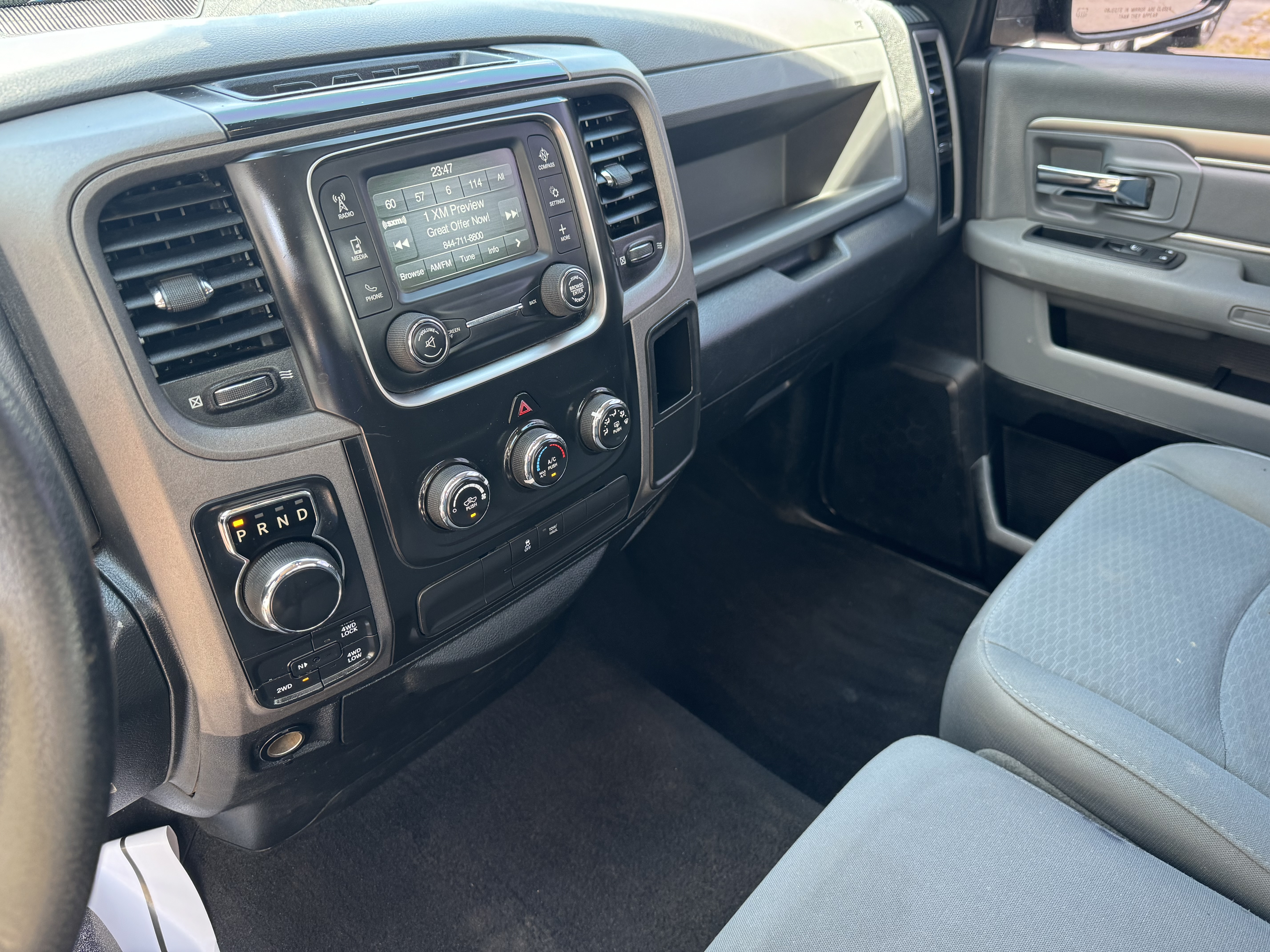 2017 Ram 1500 St vin: 3C6JR7AG1HG660903