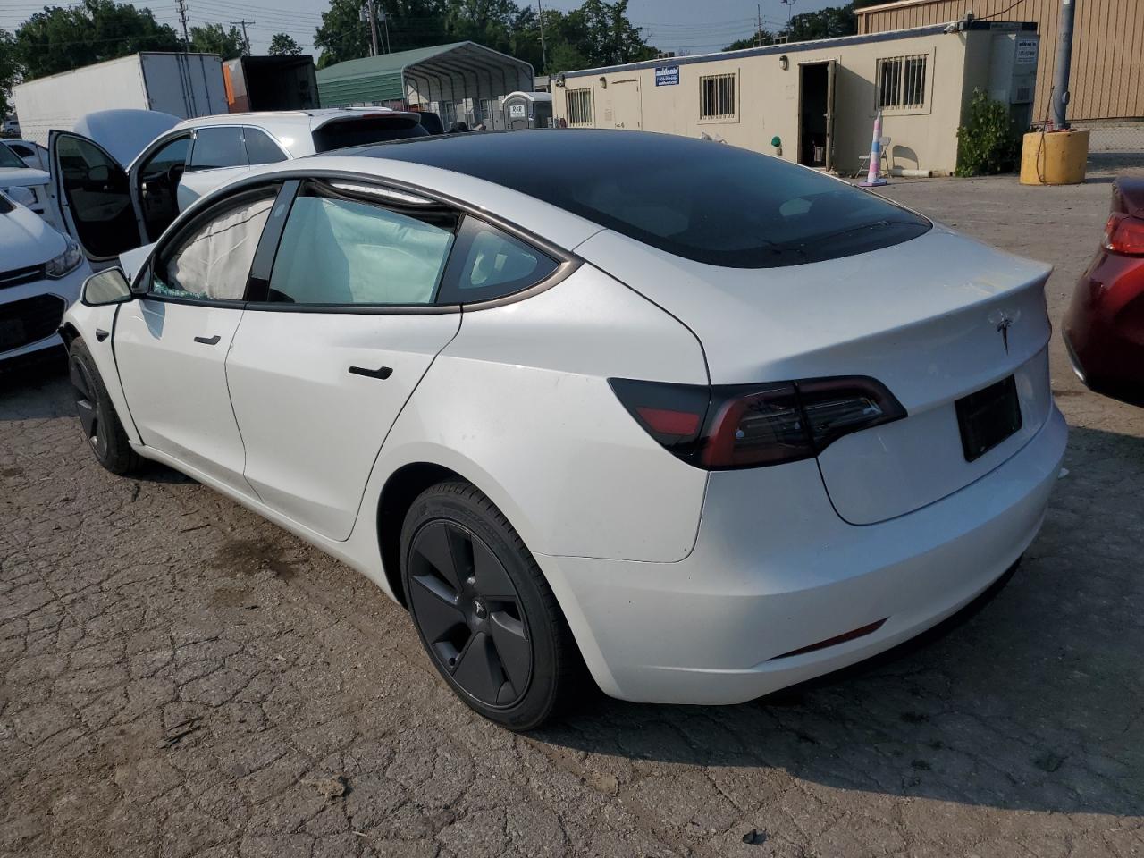 5YJ3E1EA6PF602712 2023 TESLA MODEL 3 - Image 2