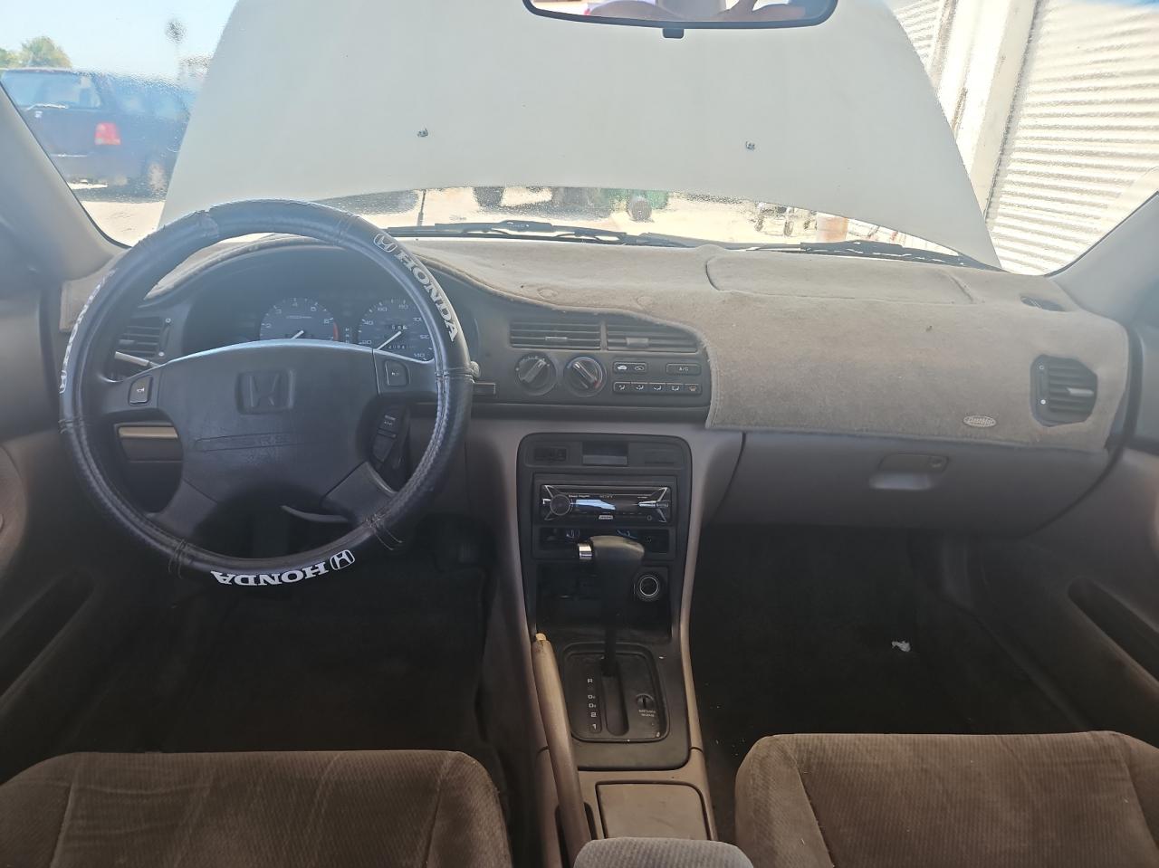 1996 Honda Accord Lx VIN: 1HGCD5638TA200205 Lot: 64502324