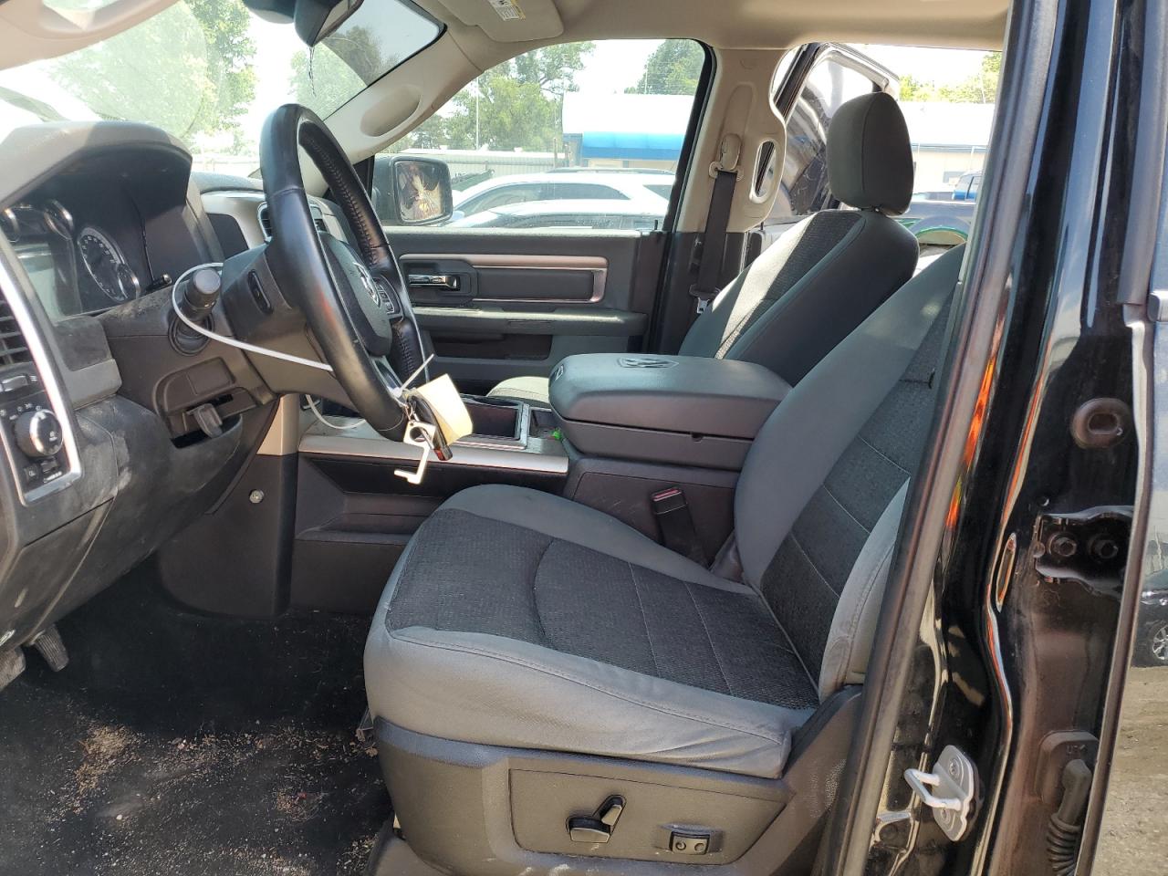 2014 RAM 1500 - Image 7