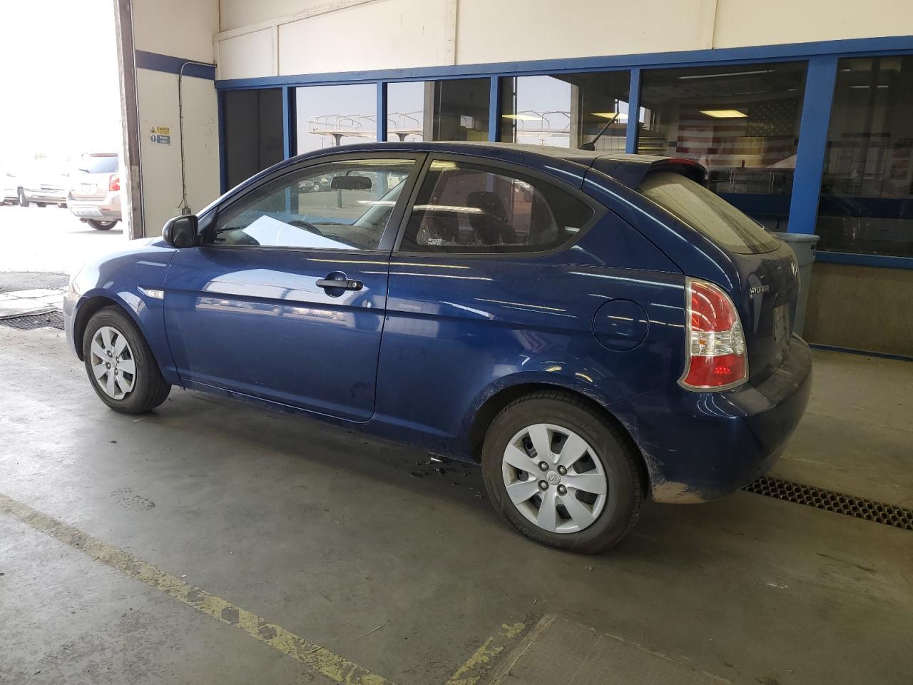 2010 Hyundai Accent - Image 2