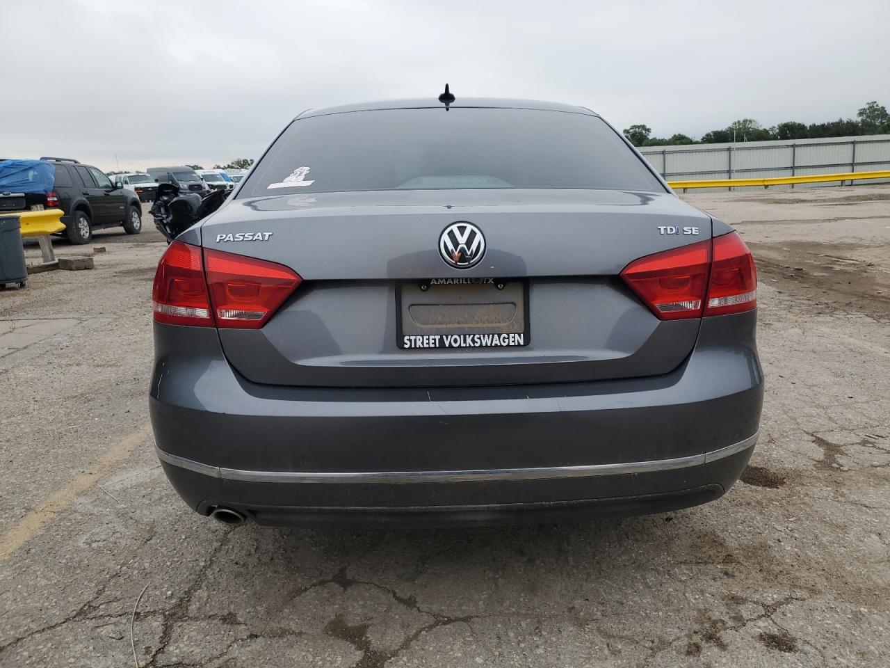 1VWBV7A3XFC059945 2015 Volkswagen Passat Se