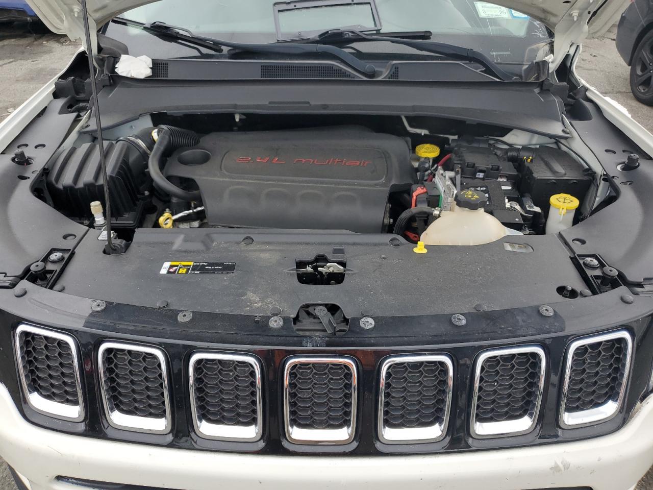 3C4NJDBB5JT232767 2018 Jeep Compass Latitude