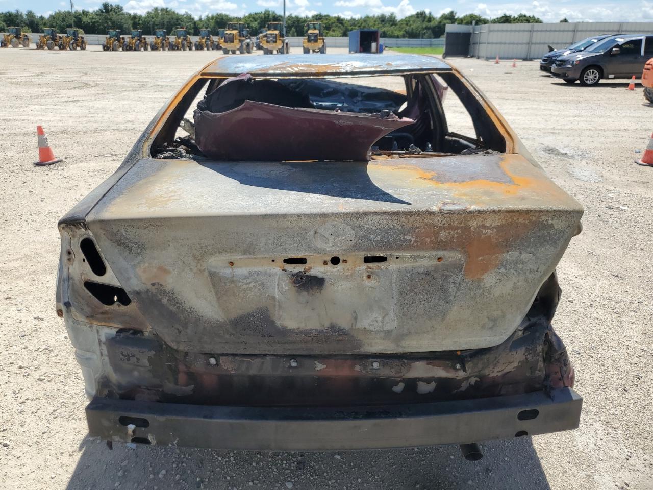 2004 Toyota Camry Le VIN: 4T1BE32K74U265485 Lot: 61120354