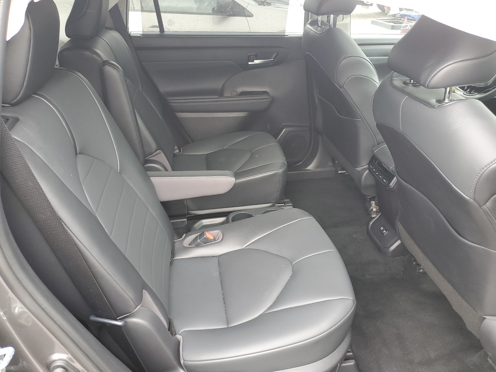 5TDGZRAH6MS077830 2021 Toyota Highlander Xle