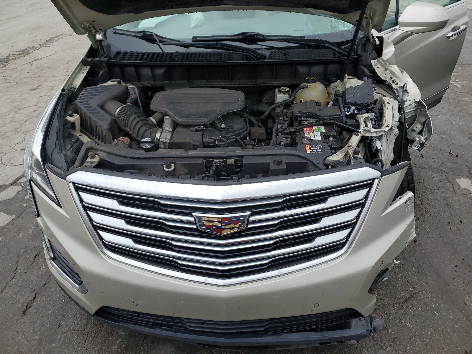 1GYKNDRS6HZ130081 2017 Cadillac Xt5 Luxury