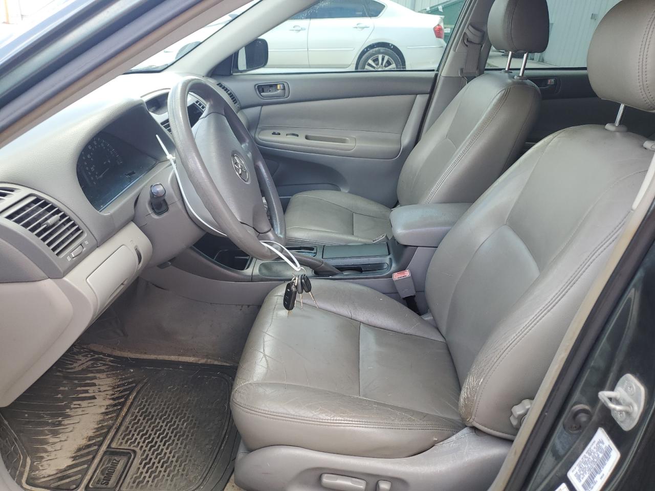 2003 Toyota Camry Le VIN: 4T1BF30K73U564635 Lot: 61233274